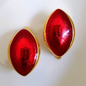 VTG Trifari clip on Earrings Marquise shape, red and gold